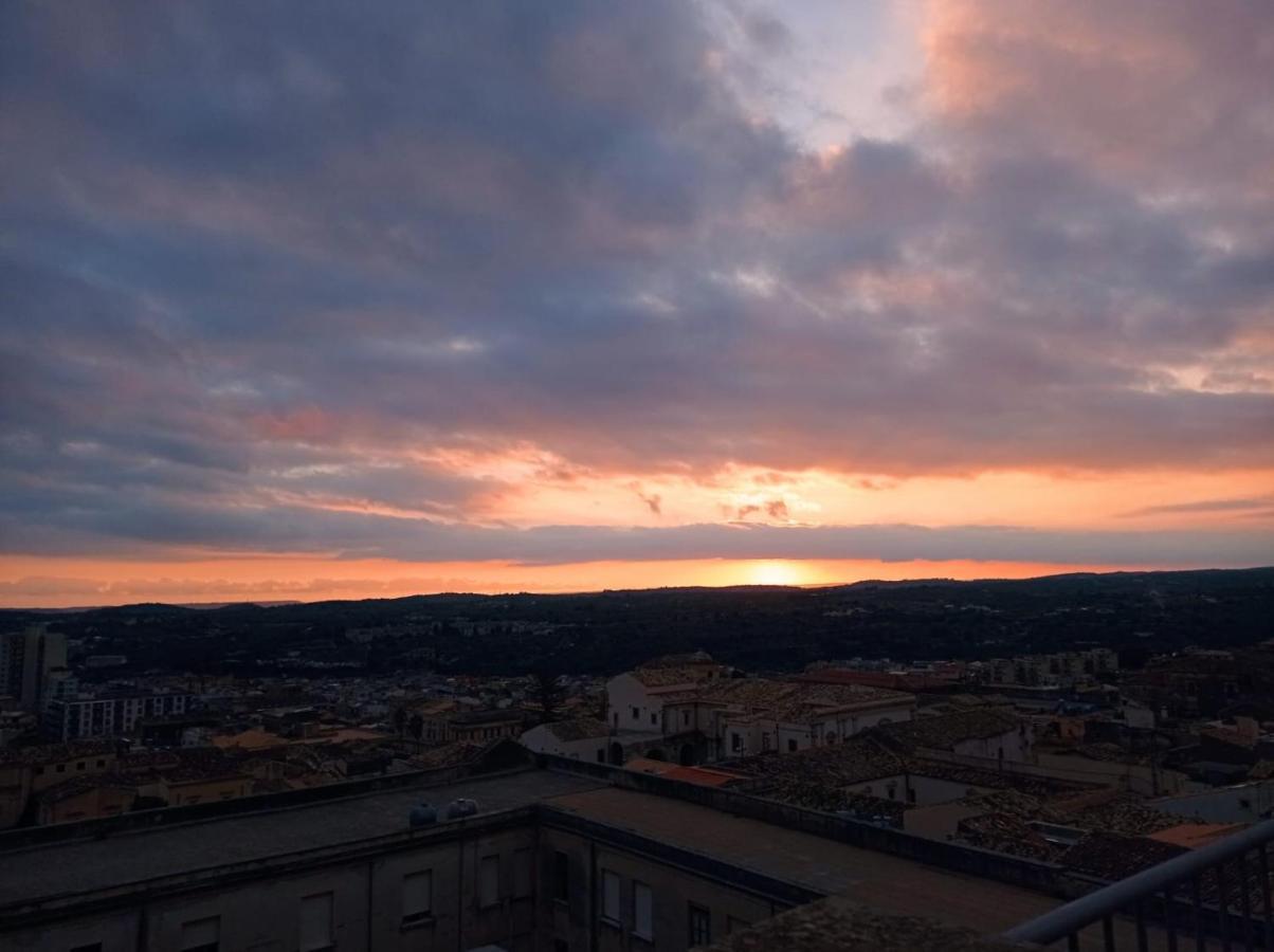 Trigona Garden Suite Noto Bagian luar foto