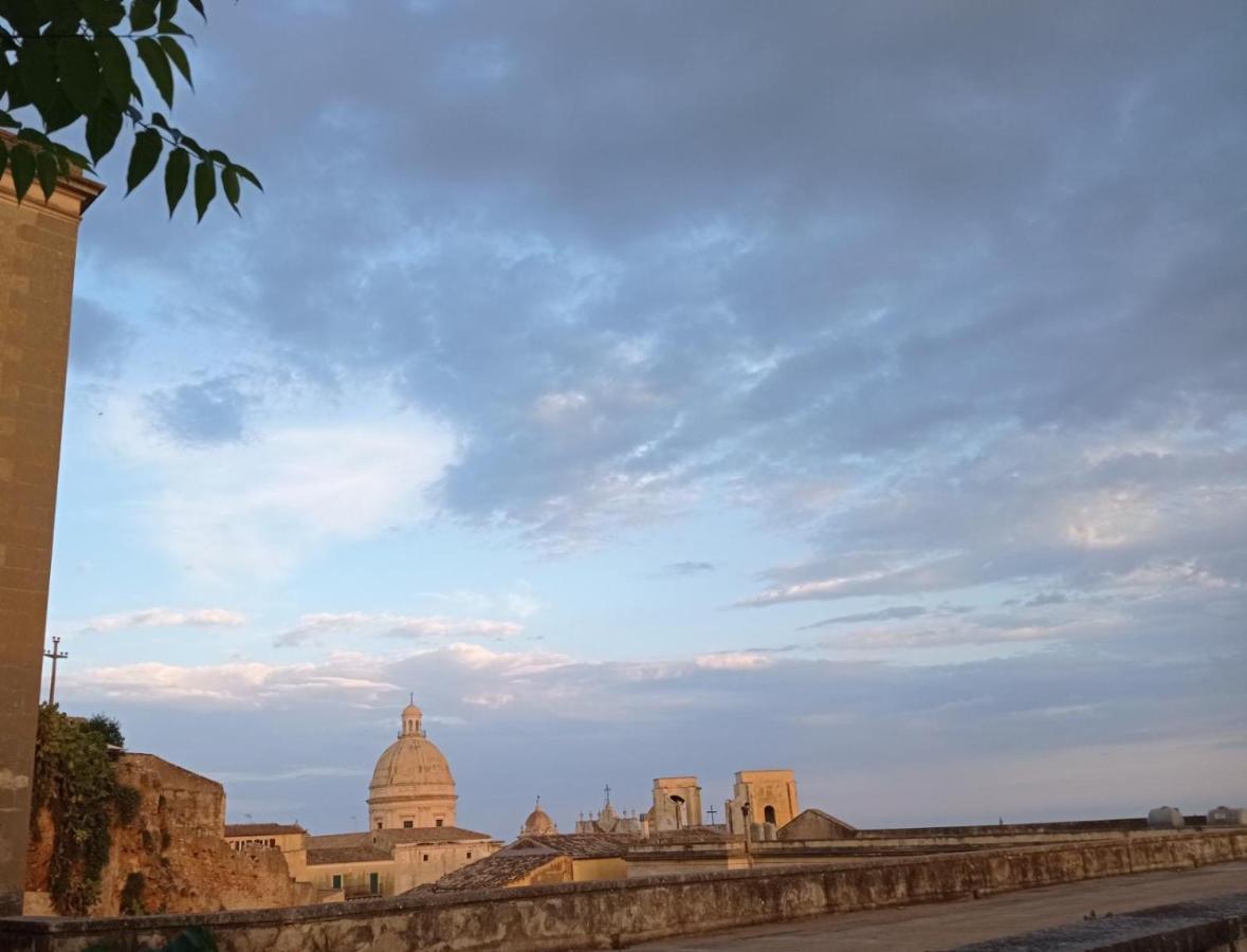 Trigona Garden Suite Noto Bagian luar foto