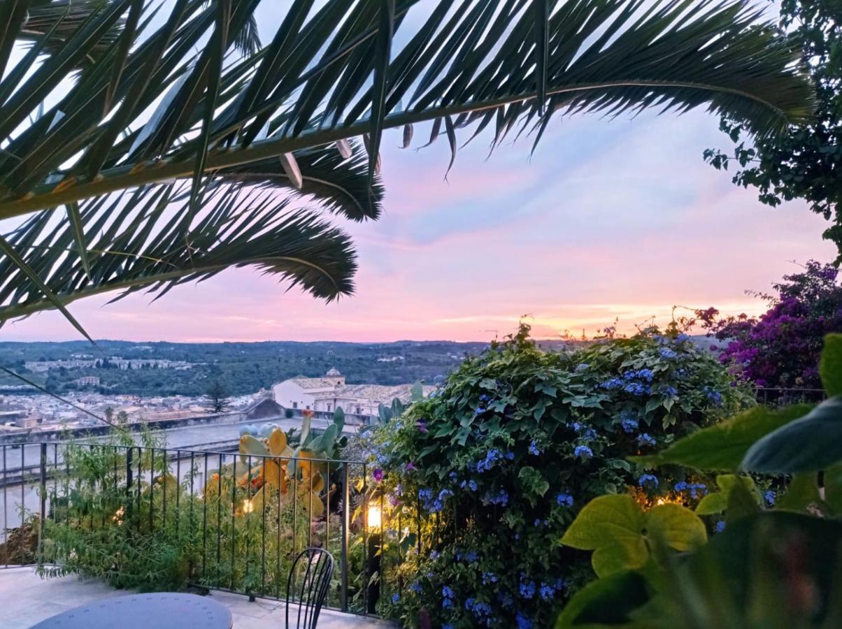 Trigona Garden Suite Noto Bagian luar foto